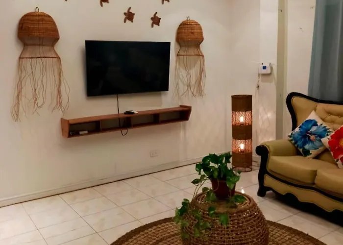 Bright & Spacious In The Heart Of Town Ferienhaus *