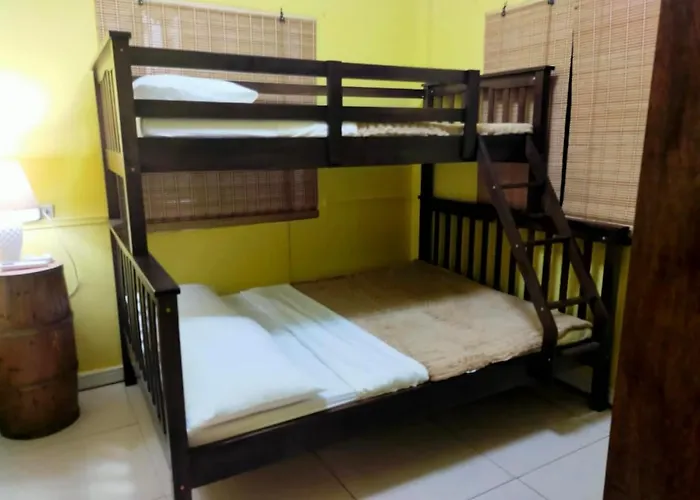 Ferienhaus Bright & Spacious In The Heart Of Town